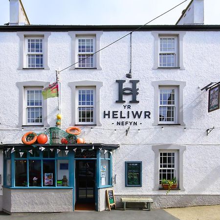 Tafarn Yr Heliwr Hostel Nefyn Kültér fotó