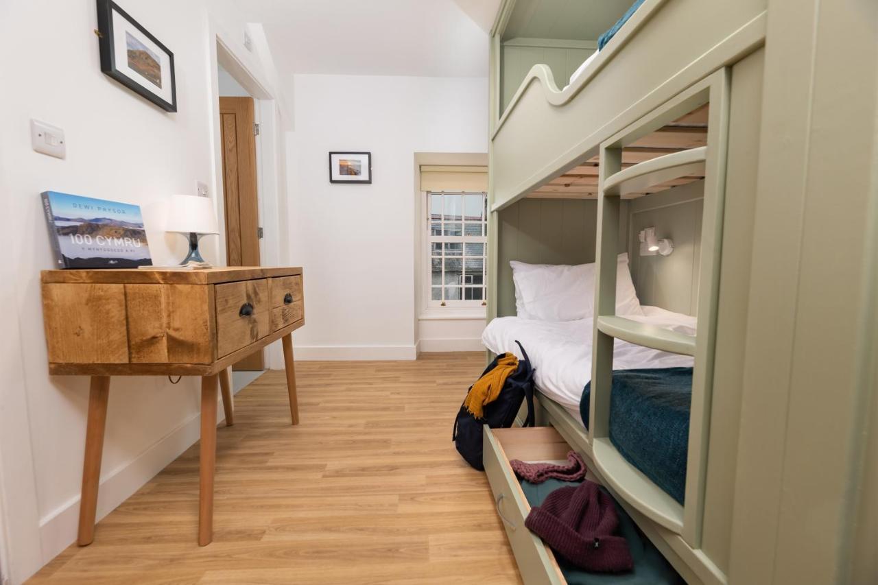 Tafarn Yr Heliwr Hostel Nefyn Kültér fotó