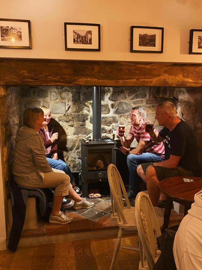 Tafarn Yr Heliwr Hostel Nefyn Kültér fotó