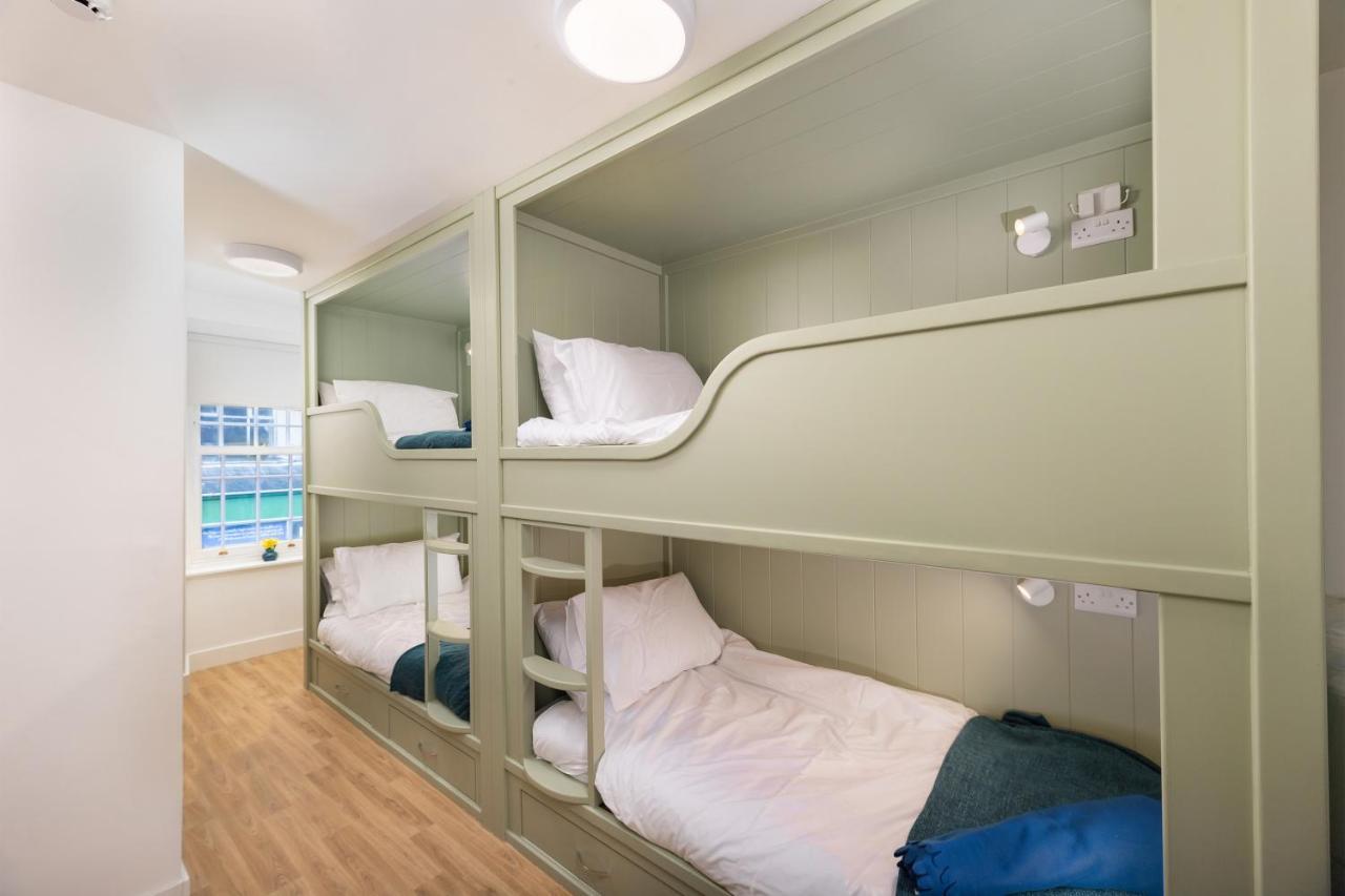 Tafarn Yr Heliwr Hostel Nefyn Kültér fotó