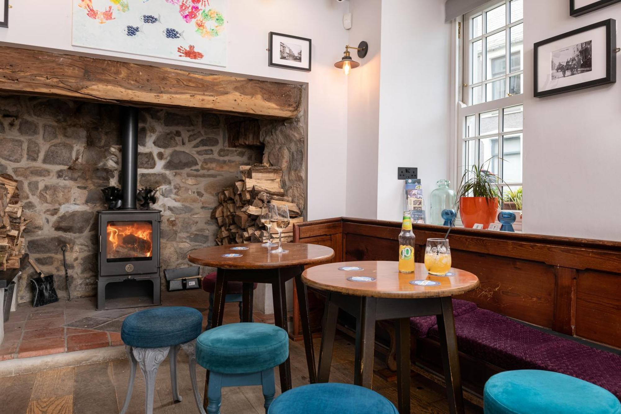 Tafarn Yr Heliwr Hostel Nefyn Kültér fotó