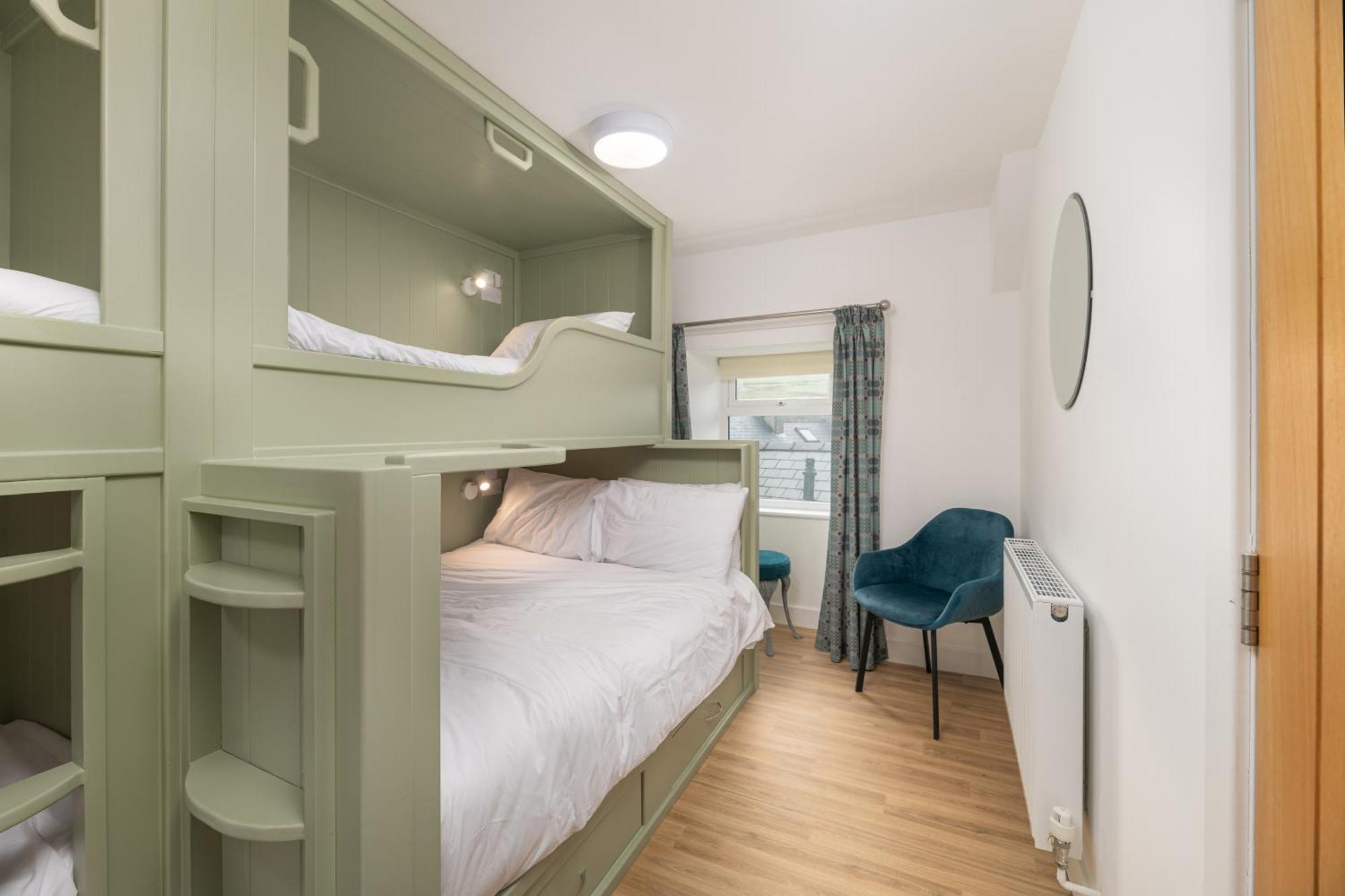 Tafarn Yr Heliwr Hostel Nefyn Kültér fotó