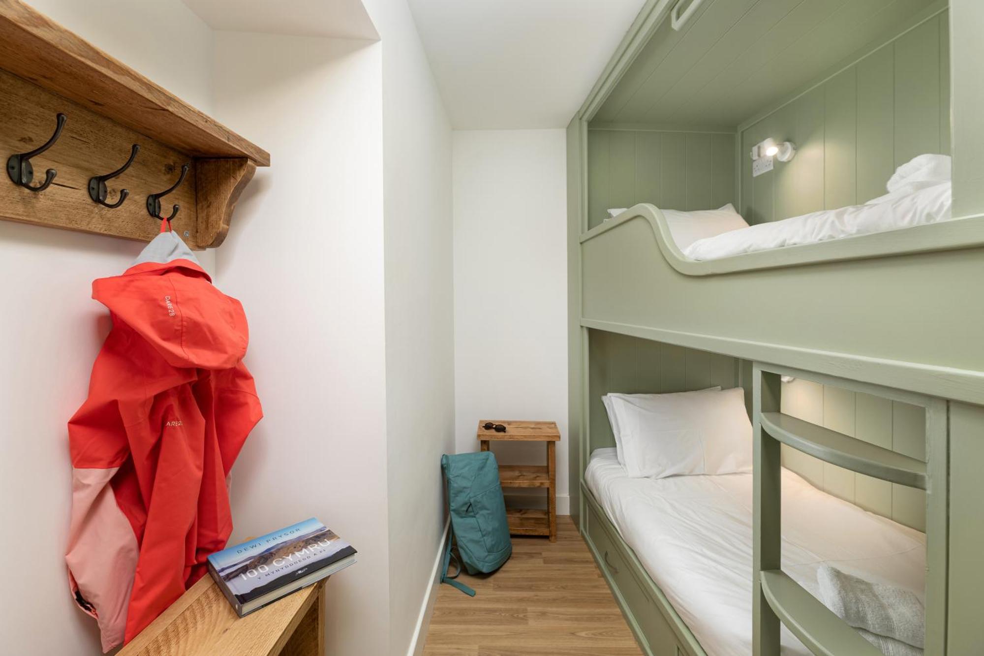 Tafarn Yr Heliwr Hostel Nefyn Kültér fotó
