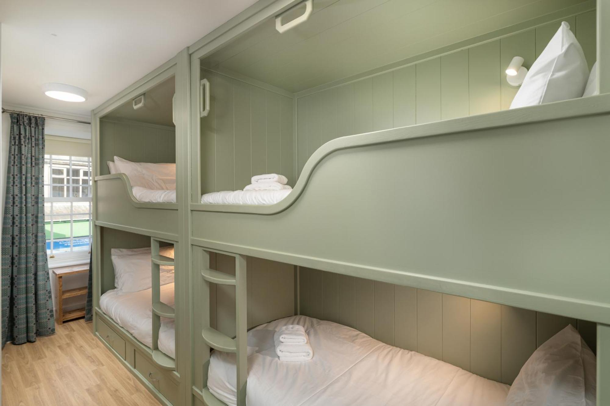 Tafarn Yr Heliwr Hostel Nefyn Kültér fotó